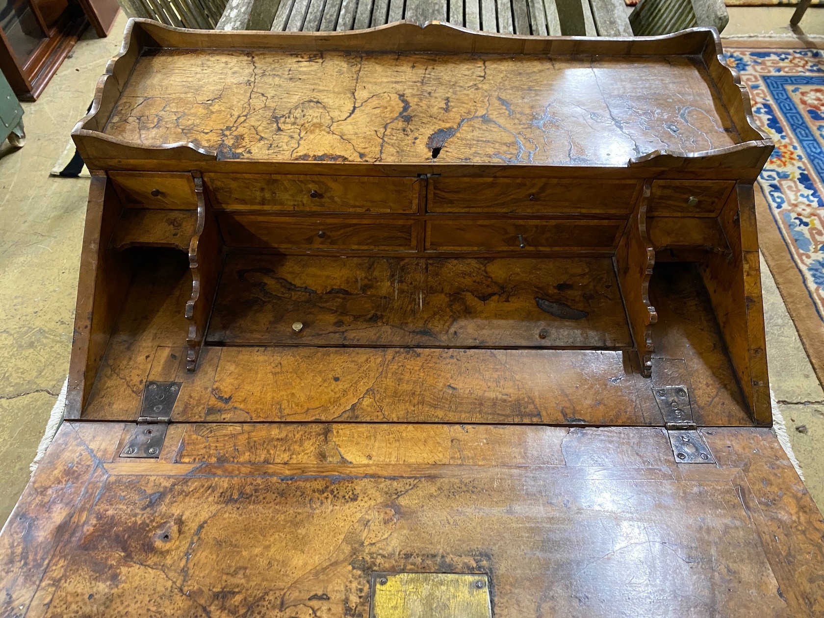 An 18th century Dutch figured walnut bureau with 'X' stretcher, width 84cm, depth 53cm, height 100cm